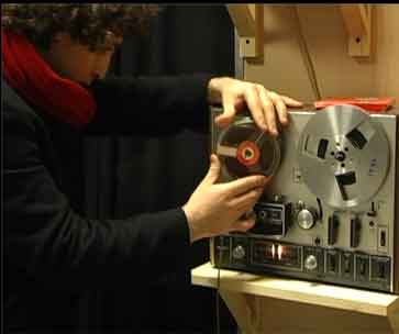 Elio digitalizza dei nastri magnetici audio a bobina